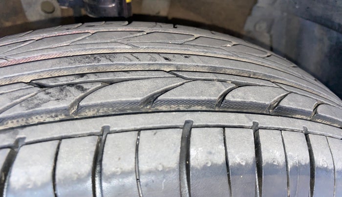 2015 Maruti Swift Dzire VXI, Petrol, Manual, 53,109 km, Right Front Tyre Tread