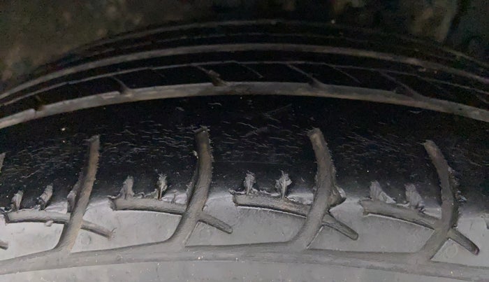 2018 Maruti Ertiga VDI SHVS, Diesel, Manual, 52,946 km, Right Front Tyre Tread