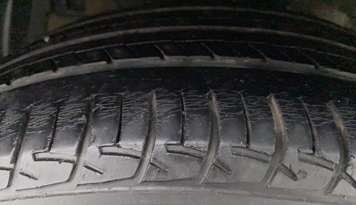 2018 Maruti Ertiga VDI SHVS, Diesel, Manual, 52,946 km, Left Front Tyre Tread