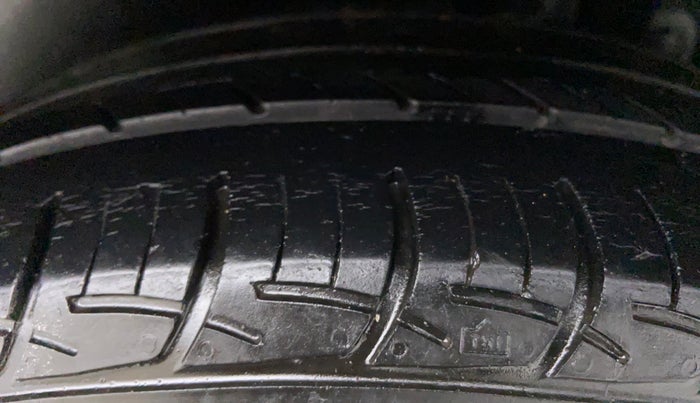 2018 Maruti Ertiga VDI SHVS, Diesel, Manual, 52,946 km, Left Rear Tyre Tread
