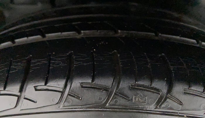 2018 Maruti Ertiga VDI SHVS, Diesel, Manual, 52,946 km, Right Rear Tyre Tread