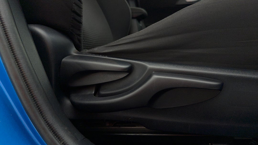 2017 Toyota Corolla Ascent Sport, Automatic, 104443 km, Drivers Side Adjustment Panel