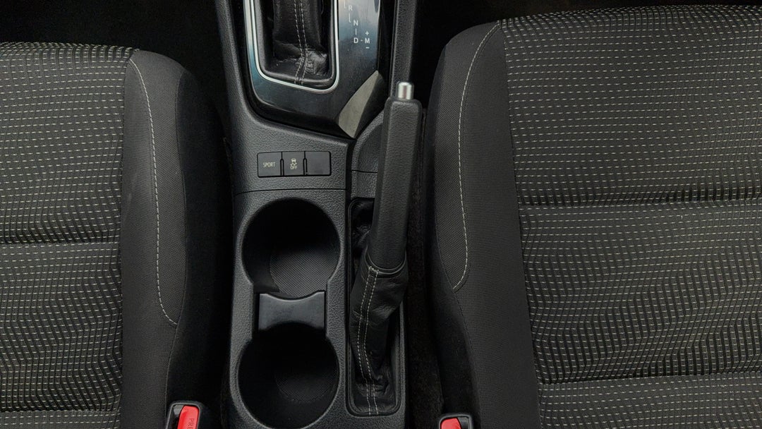 2017 Toyota Corolla Ascent Sport, Automatic, 104443 km, Handbrake