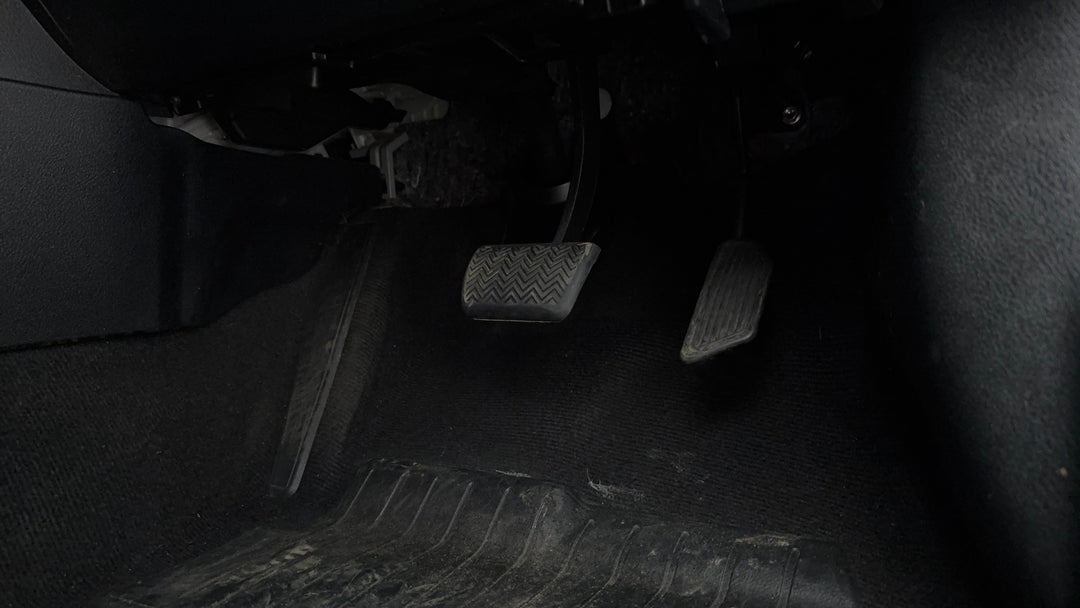 2017 Toyota Corolla Ascent Sport, Automatic, 104443 km, Pedals and Footmat