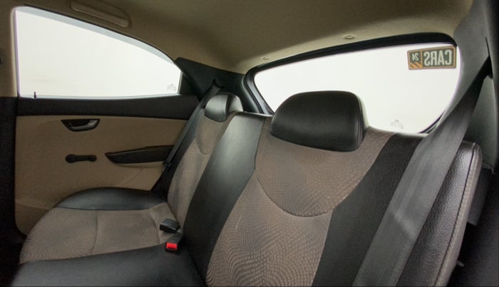 2016 Hyundai Eon SPORTZ, Petrol, Manual, 29,552 km, Right Side Rear Door Cabin