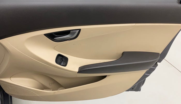 2016 Hyundai Eon SPORTZ, Petrol, Manual, 29,552 km, Driver Side Door Panels Control