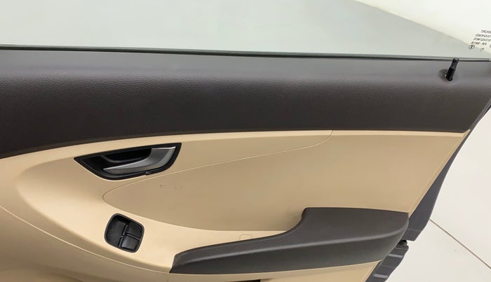 2016 Hyundai Eon SPORTZ, Petrol, Manual, 29,552 km, Right front window switch / handle - Minor damage