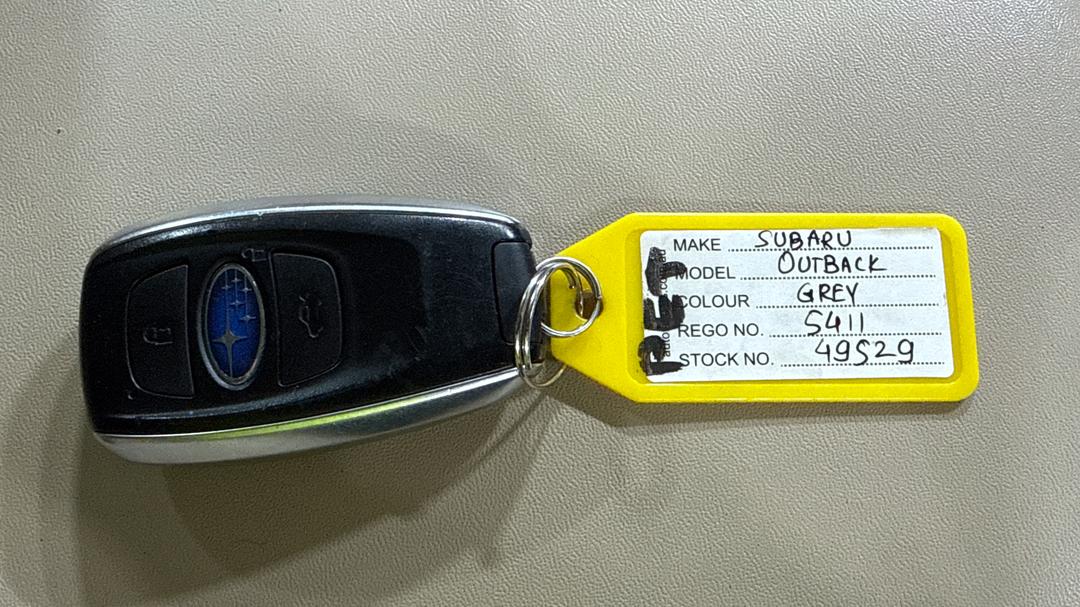 2018 Subaru Outback 2.5i Premium AWD, Automatic, 117105 km, Key Close-up