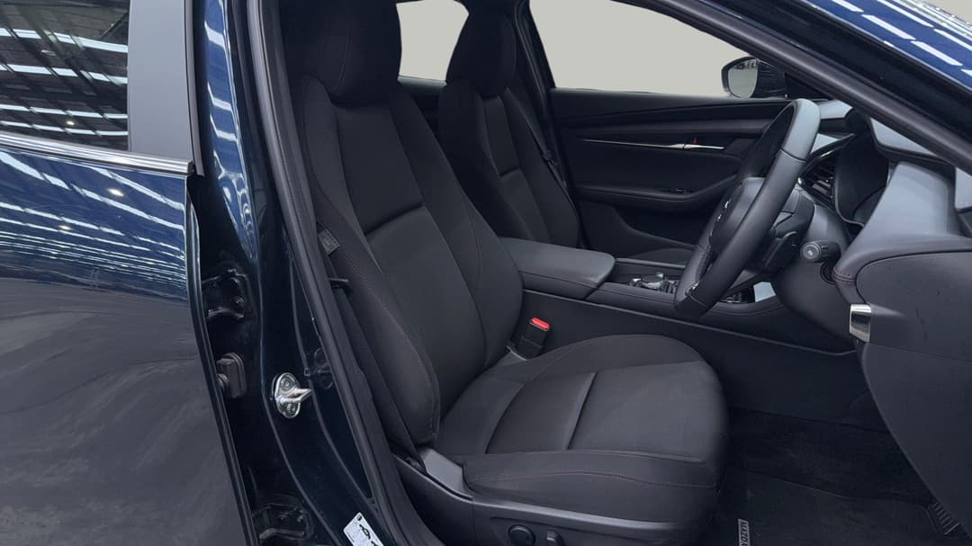 2022 Mazda 3 G25 Evolve Sp, Automatic, 37251 km, Right Side Front Door Cabin View