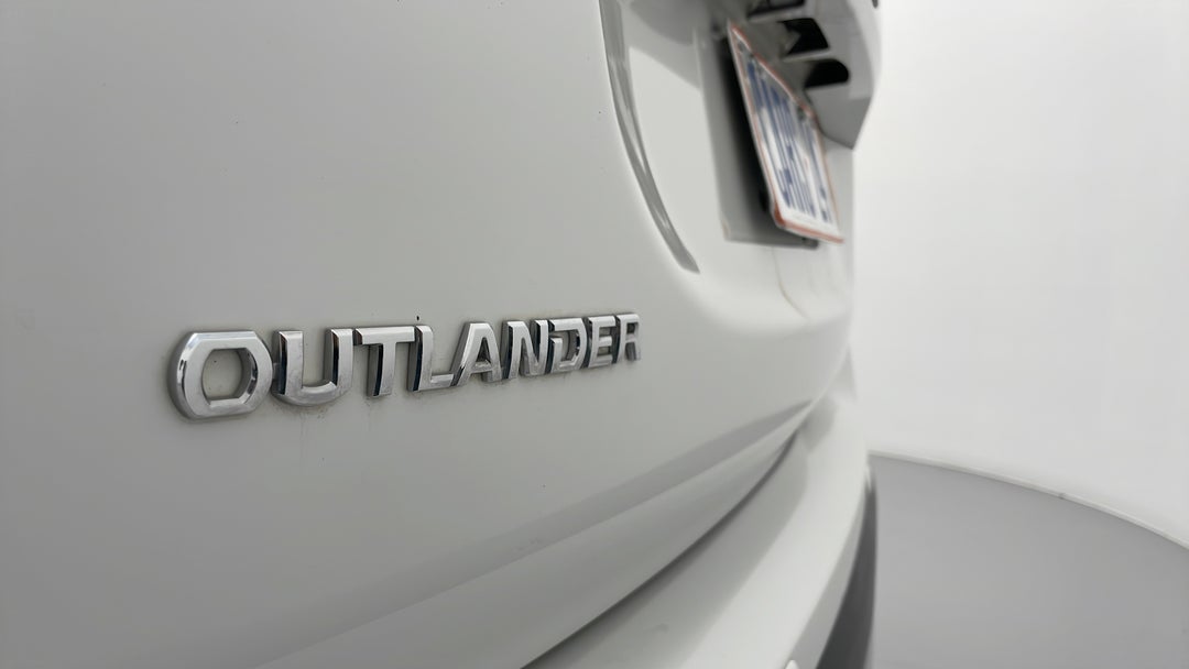 2018 Mitsubishi Outlander Es Adas 5 Seat (awd), Automatic, 67637 km, Badge (Boot Left Side)