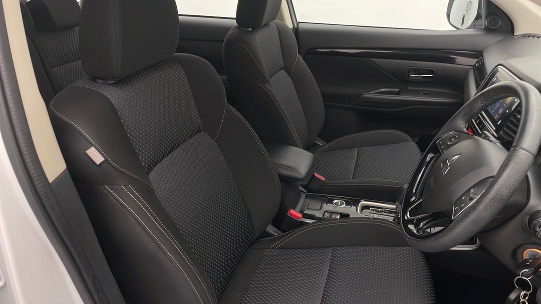 2018 Mitsubishi Outlander Es Adas 5 Seat (awd), Automatic, 67637 km, Right Side Front Door Cabin View