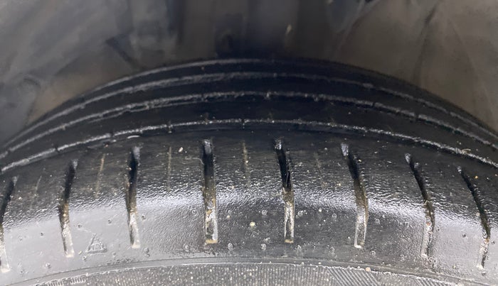 2019 Toyota Glanza V CVT, Petrol, Automatic, 39,014 km, Left Front Tyre Tread