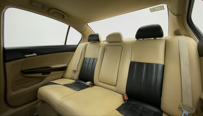 2010 Honda Accord 2.4L I-VTEC AT, Petrol, Automatic, 67,659 km, Right Side Rear Door Cabin