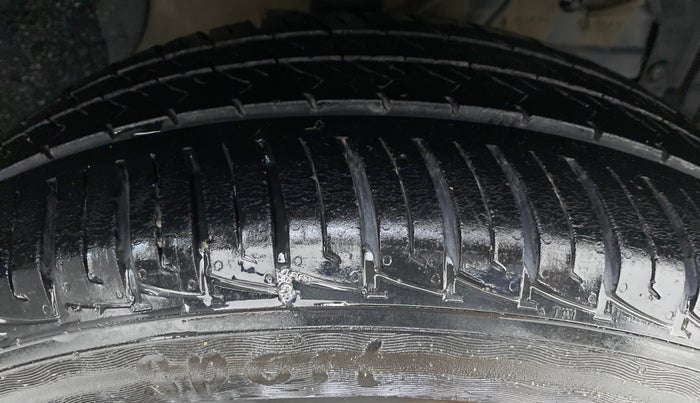 2018 Maruti Vitara Brezza VDI, Diesel, Manual, 72,660 km, Right Front Tyre Tread