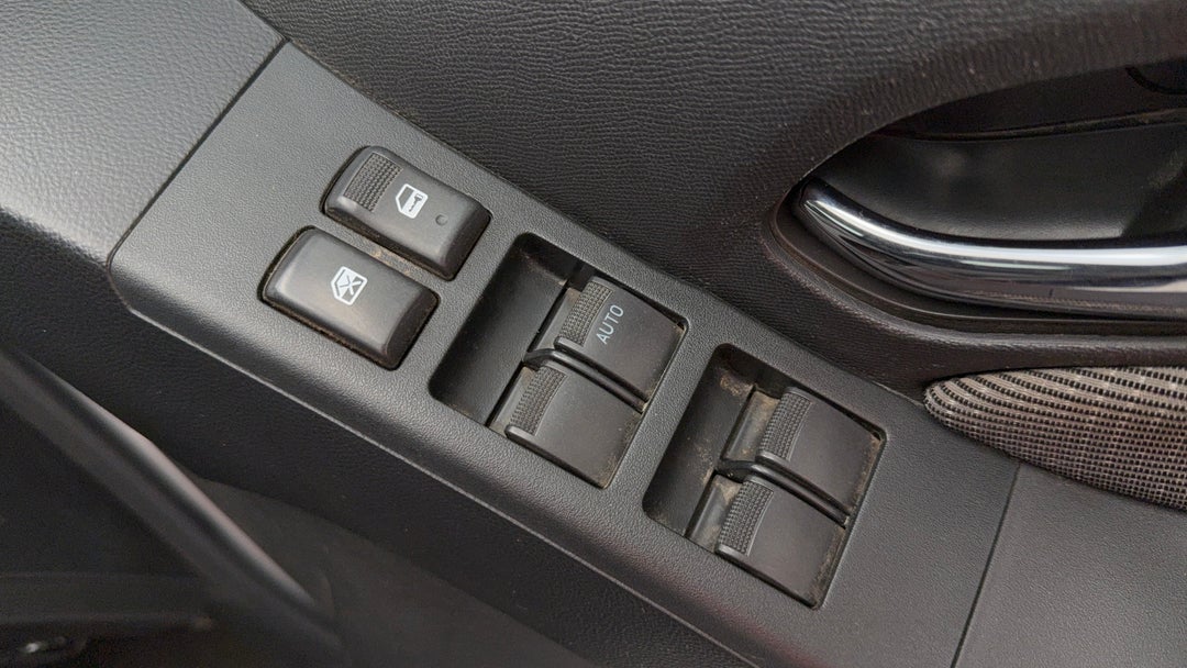 2016 Holden Colorado Ltz (4x4), Manual, 148953 km, Drivers Side Door Panel Controls