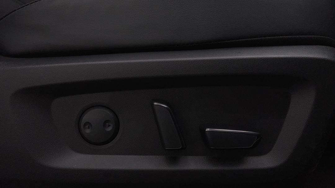 2023 Mitsubishi Outlander Aspire 7 Seat (2wd), Automatic, 13061 km, Drivers Side Adjustment Panel
