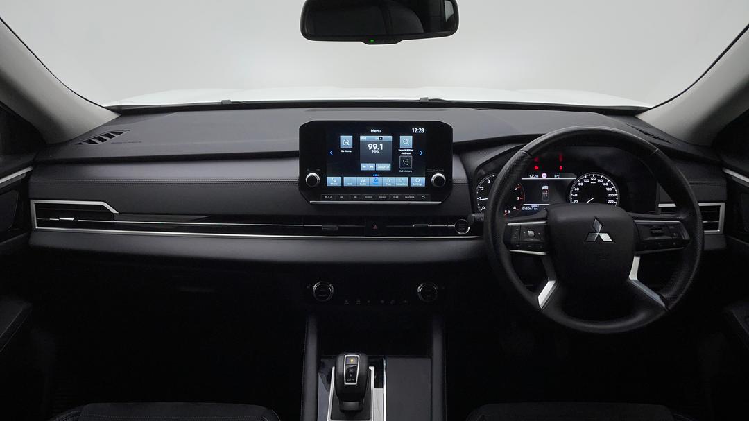 2023 Mitsubishi Outlander Aspire 7 Seat (2wd), Automatic, 13061 km, Dashboard View
