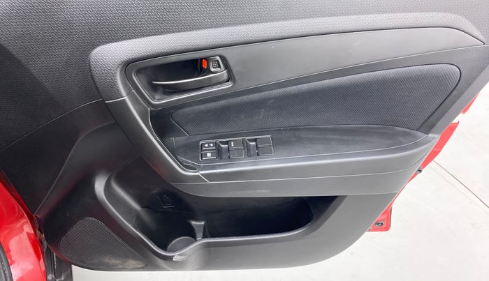 2022 Maruti BREZZA VXI AT SMART HYBRID, Petrol, Automatic, 15,524 km, Driver Side Door Panels Control