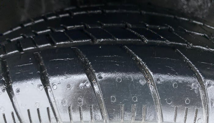 2015 Maruti Celerio VXI d, Petrol, Manual, 11,364 km, Right Front Tyre Tread