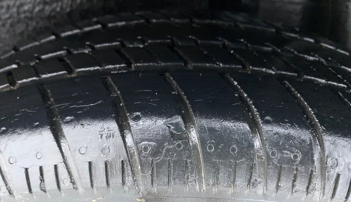 2015 Maruti Celerio VXI d, Petrol, Manual, 11,364 km, Left Rear Tyre Tread