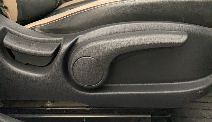 2016 Hyundai Elite i20 ASTA 1.2, Petrol, Manual, 32,920 km, Driver Side Adjustment Panel