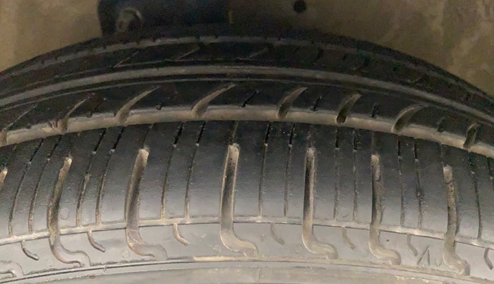 2017 Maruti Celerio VXI (O), Petrol, Manual, 69,699 km, Right Front Tyre Tread