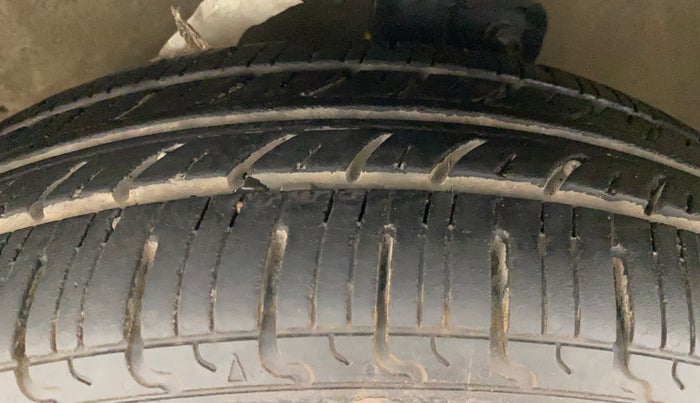 2017 Maruti Celerio VXI (O), Petrol, Manual, 69,699 km, Left Front Tyre Tread