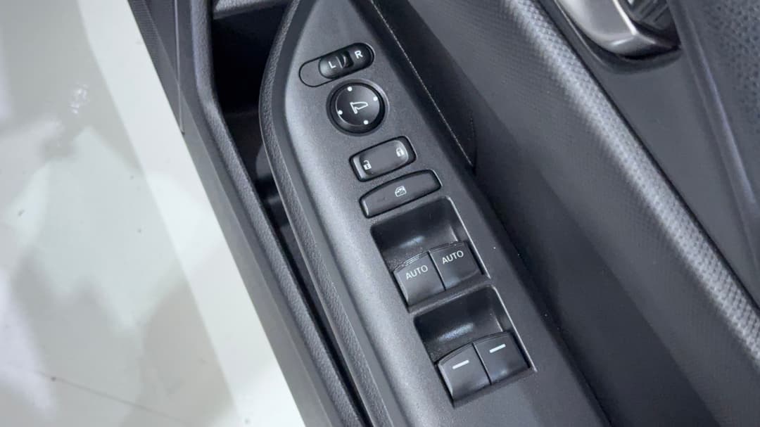 2017 Honda Civic Vti, Automatic, 94901 km, Drivers Side Door Panel Controls