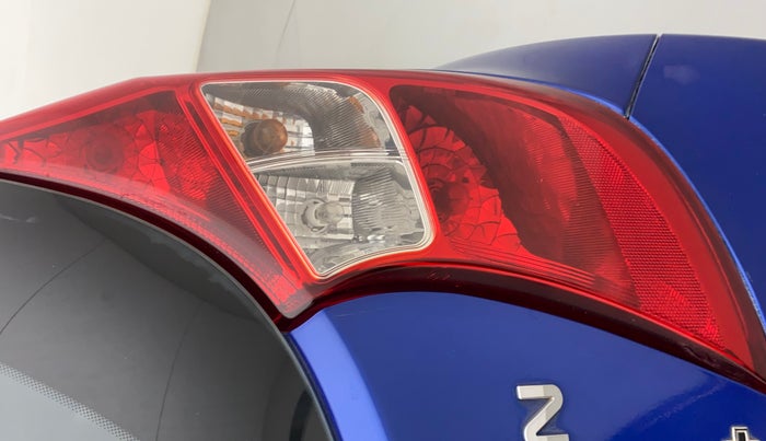 2014 Hyundai Eon MAGNA +, Petrol, Manual, 78,428 km, Right tail light - Minor scratches