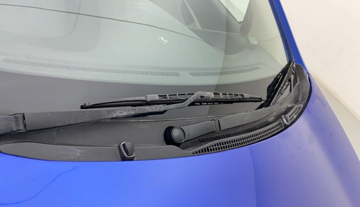 2014 Hyundai Eon MAGNA +, Petrol, Manual, 78,428 km, Front windshield - Wiper Blade Broken/Rusted