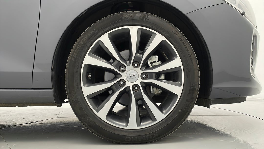 2019 Hyundai i30 Premium, Automatic, 31452 km, Right Front Wheel