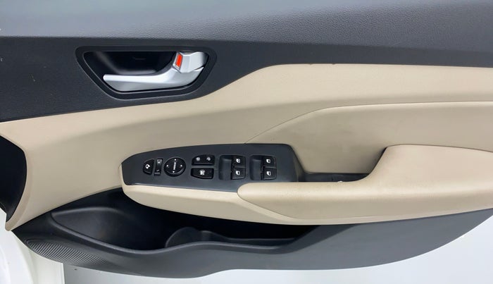 2018 Hyundai Verna 1.6 SX (O) CRDI MT, Diesel, Manual, 49,259 km, Driver Side Door Panels Controls
