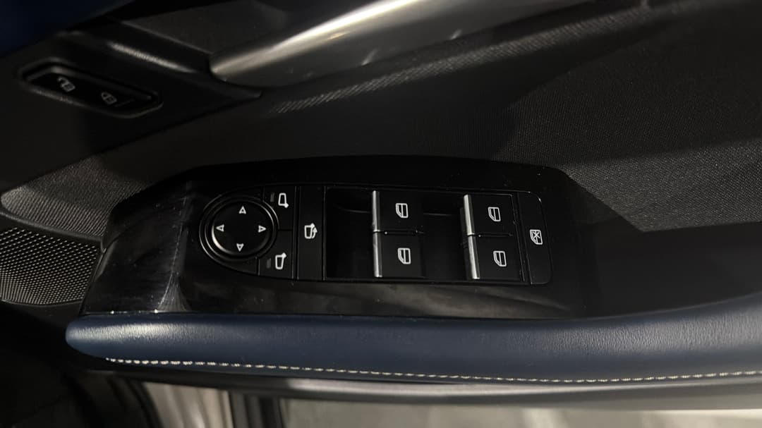 2025 Mazda CX-30 G20 Evolve (FWD), Automatic, 11733 km, Drivers Side Door Panel Controls