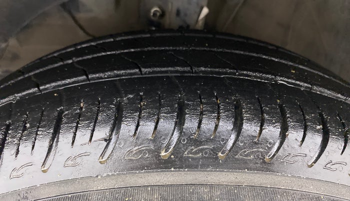 2019 Maruti Baleno DELTA PETROL 1.2, Petrol, Manual, 37,753 km, Left Front Tyre Tread