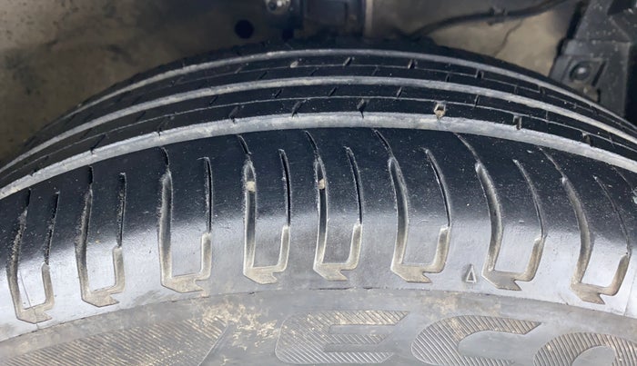 2015 Maruti Ertiga ZDI, Diesel, Manual, 58,530 km, Right Front Tyre Tread