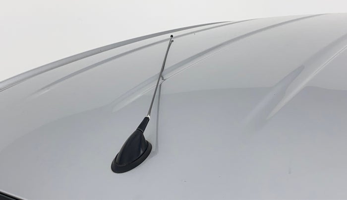 2011 Toyota Etios Liva V SP, Petrol, Manual, 57,603 km, Roof - Antenna has minor damage