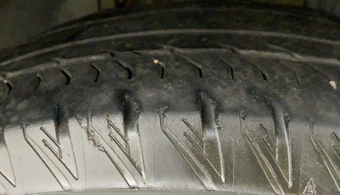 2020 Mahindra XUV500 W11 AT, Diesel, Automatic, 62,948 km, Right Front Tyre Tread