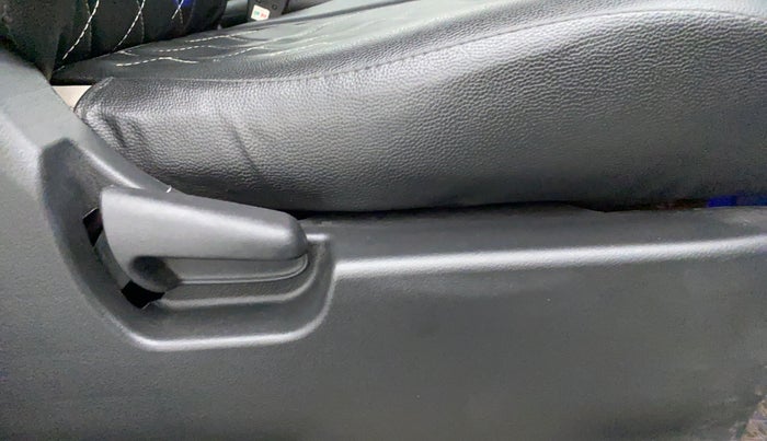 2016 Maruti Wagon R 1.0 VXI, Petrol, Manual, 21,931 km, Driver Side Adjustment Panel
