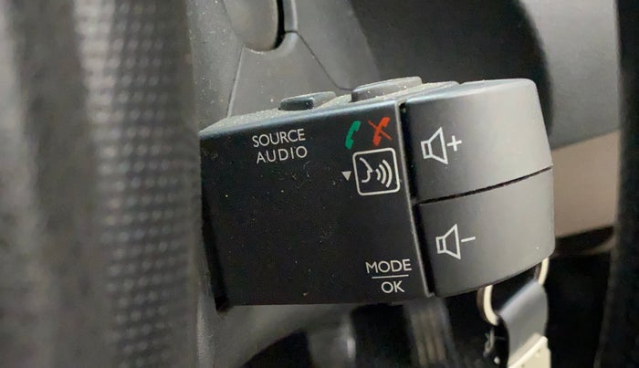 2019 Renault Duster 110 PS RXZ 4X4 MT DIESEL, Diesel, Manual, 1,00,579 km, Steering wheel - Sound system control not functional