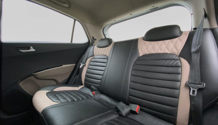 2016 Hyundai Grand i10 SPORTS 1.2 VTVT, Petrol, Manual, 20,564 km, Right Side Rear Door Cabin