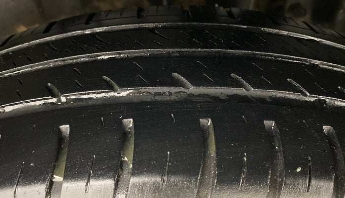 2018 Maruti Swift VXI D, Petrol, Manual, 23,332 km, Left Rear Tyre Tread