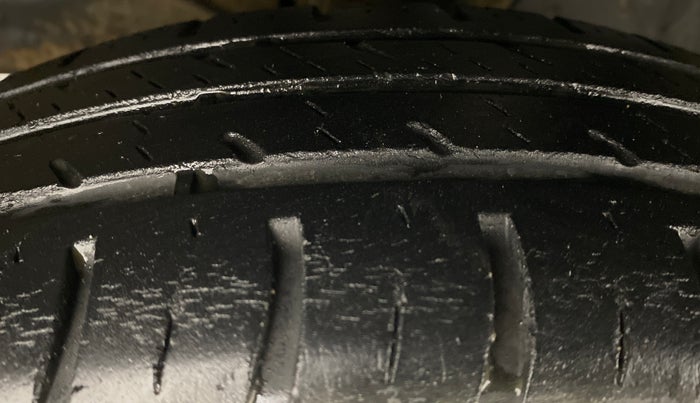 2018 Maruti Swift VXI D, Petrol, Manual, 23,332 km, Left Front Tyre Tread