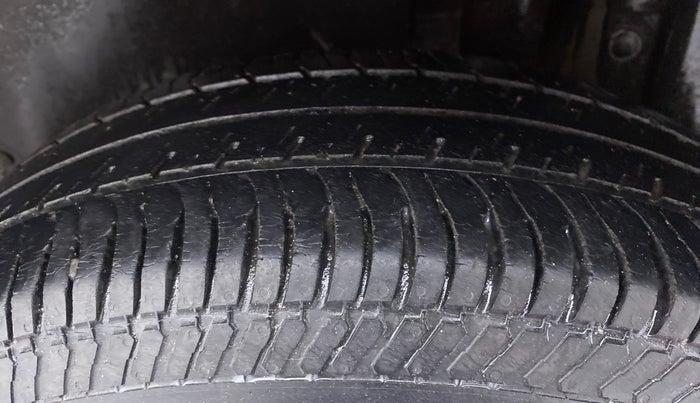 2015 Maruti Swift VXI D, Petrol, Manual, 43,837 km, Left Rear Tyre Tread