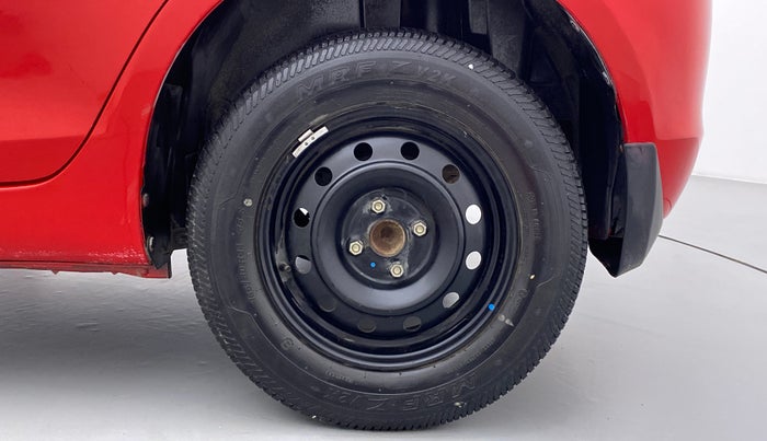 2015 Maruti Swift VXI D, Petrol, Manual, 43,837 km, Left Rear Wheel