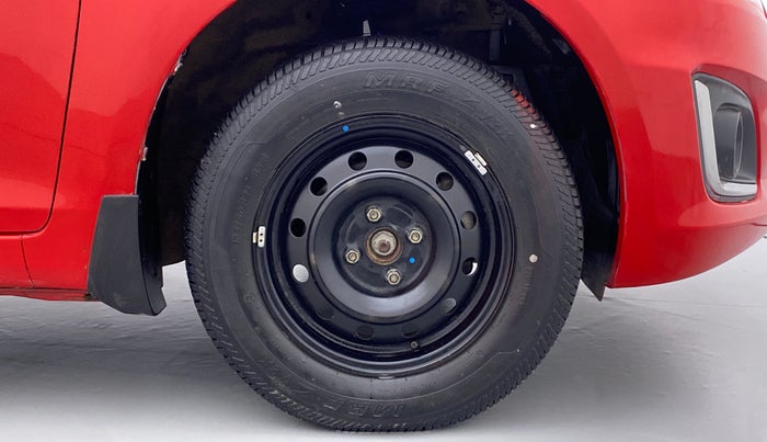 2015 Maruti Swift VXI D, Petrol, Manual, 43,837 km, Right Front Wheel