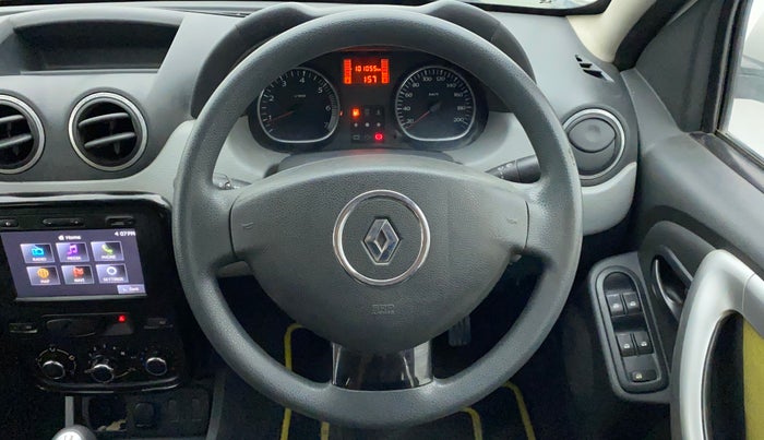 2014 Renault Duster 110 PS RXL ADVENTURE, Diesel, Manual, 1,01,055 km, Steering Wheel Close Up