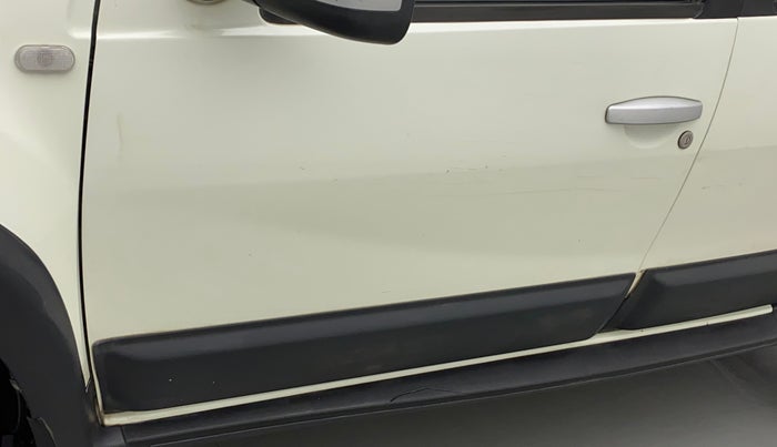 2014 Renault Duster 110 PS RXL ADVENTURE, Diesel, Manual, 1,01,055 km, Front passenger door - Minor scratches