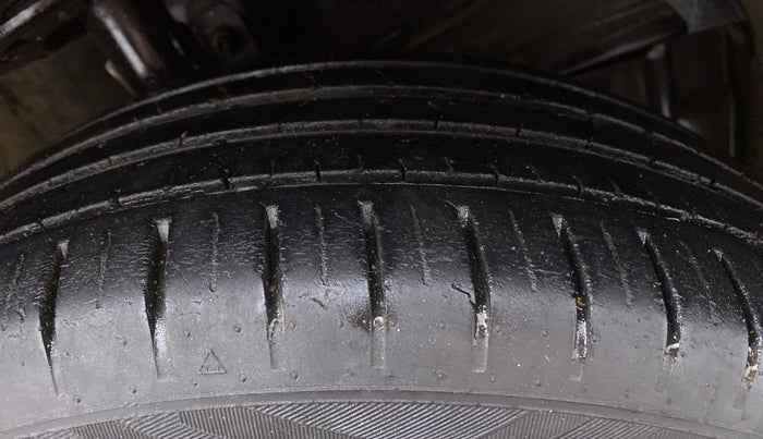 2019 Toyota Glanza V MT PETROL, Petrol, Manual, 49,615 km, Right Front Tyre Tread