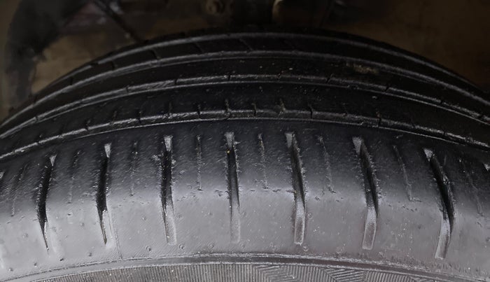 2019 Toyota Glanza V MT PETROL, Petrol, Manual, 49,615 km, Left Front Tyre Tread