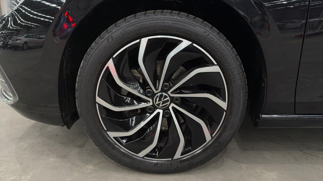 2021 Volkswagen Golf 110tsi Life, Automatic, 34745 km, Left Front Wheel